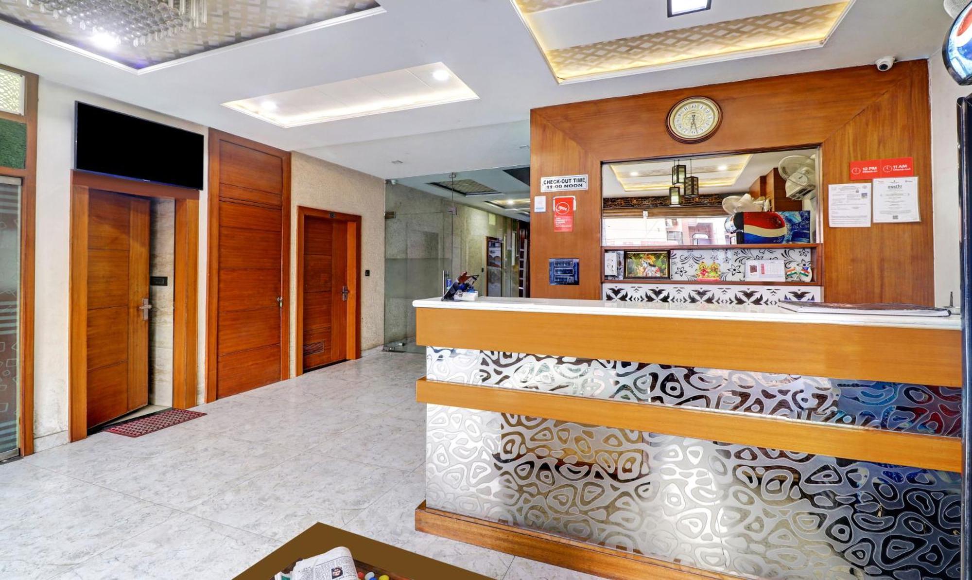 Itsy Hotels Anjali Mahal 500, Mtrs From Mathura Railway Station Экстерьер фото
