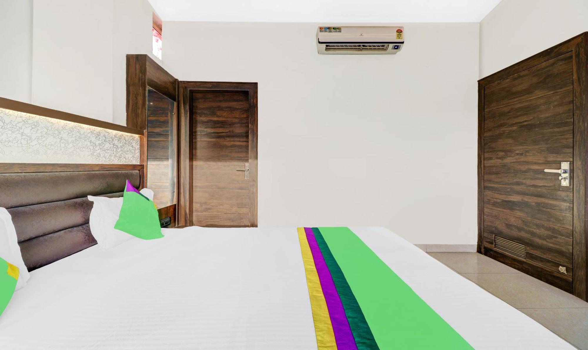 Itsy Hotels Anjali Mahal 500, Mtrs From Mathura Railway Station Экстерьер фото