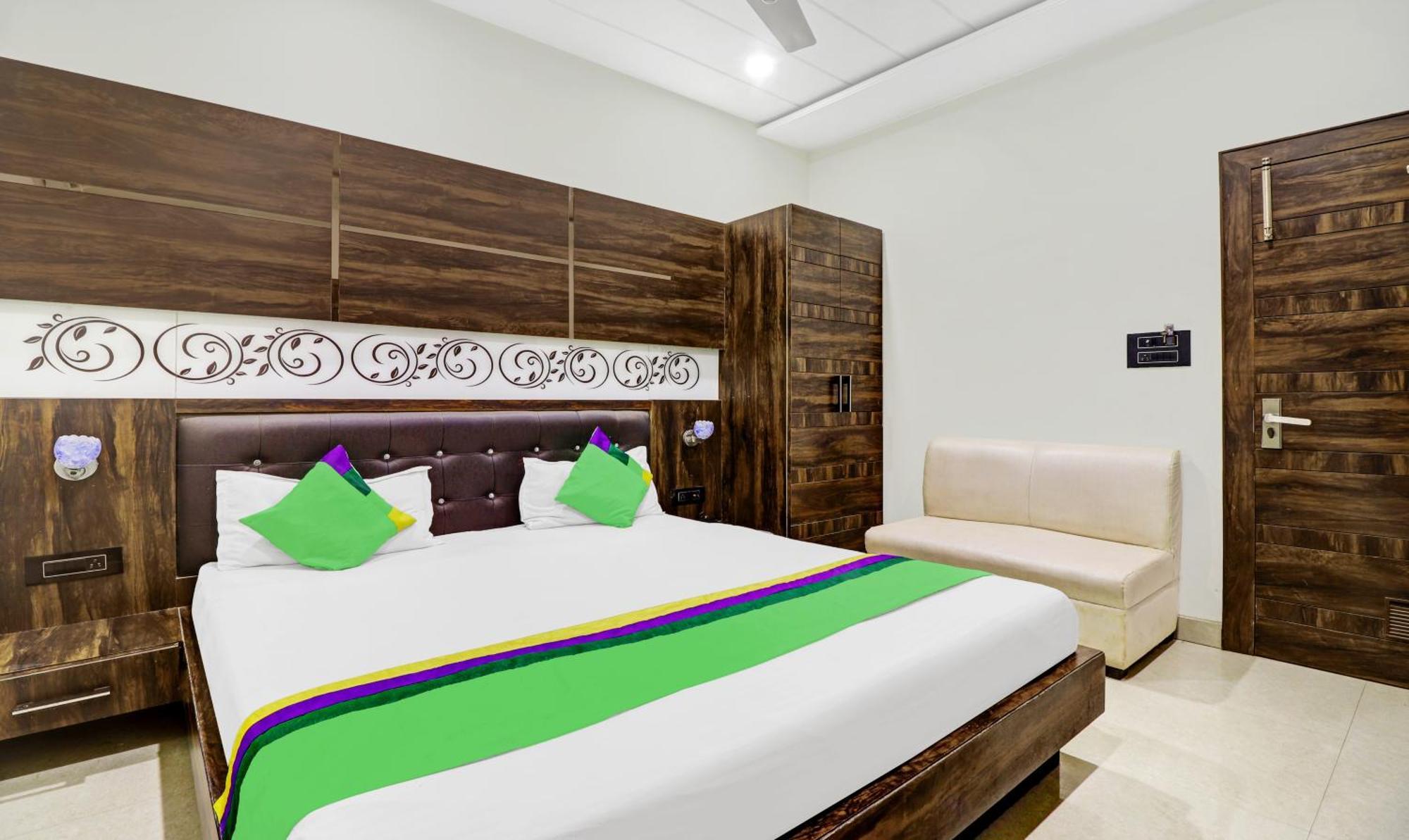 Itsy Hotels Anjali Mahal 500, Mtrs From Mathura Railway Station Экстерьер фото
