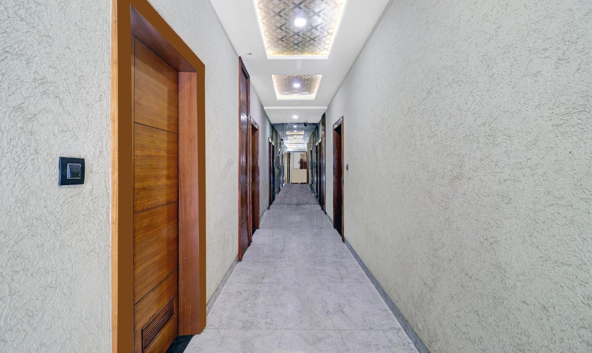 Itsy Hotels Anjali Mahal 500, Mtrs From Mathura Railway Station Экстерьер фото