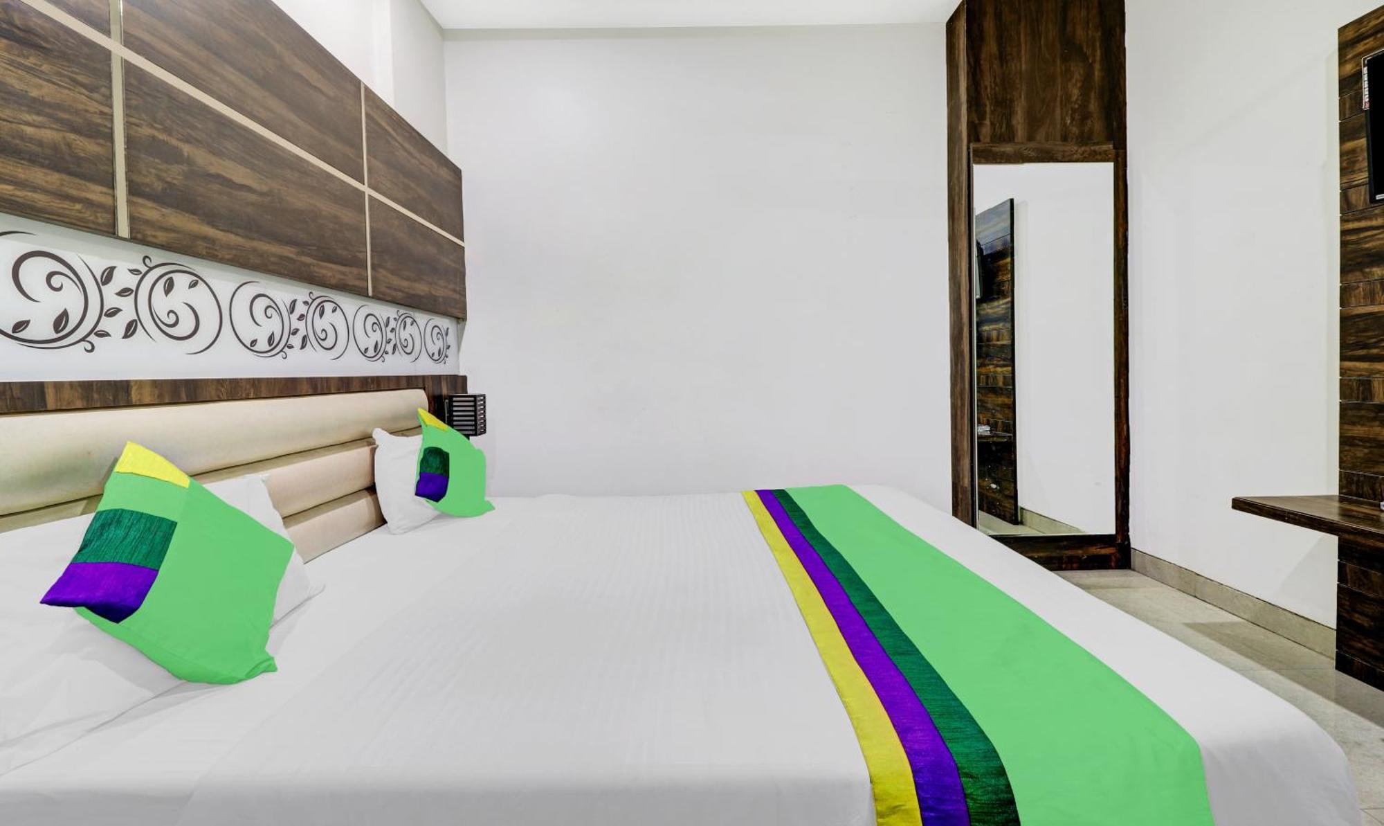 Itsy Hotels Anjali Mahal 500, Mtrs From Mathura Railway Station Экстерьер фото