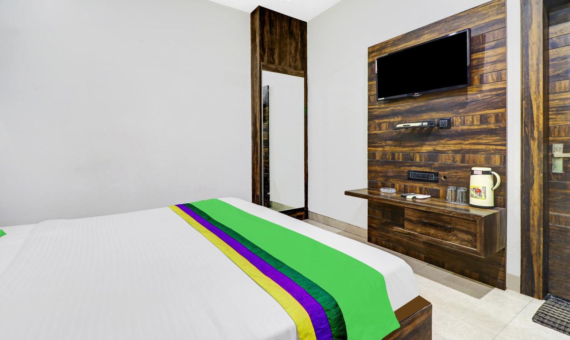 Itsy Hotels Anjali Mahal 500, Mtrs From Mathura Railway Station Экстерьер фото