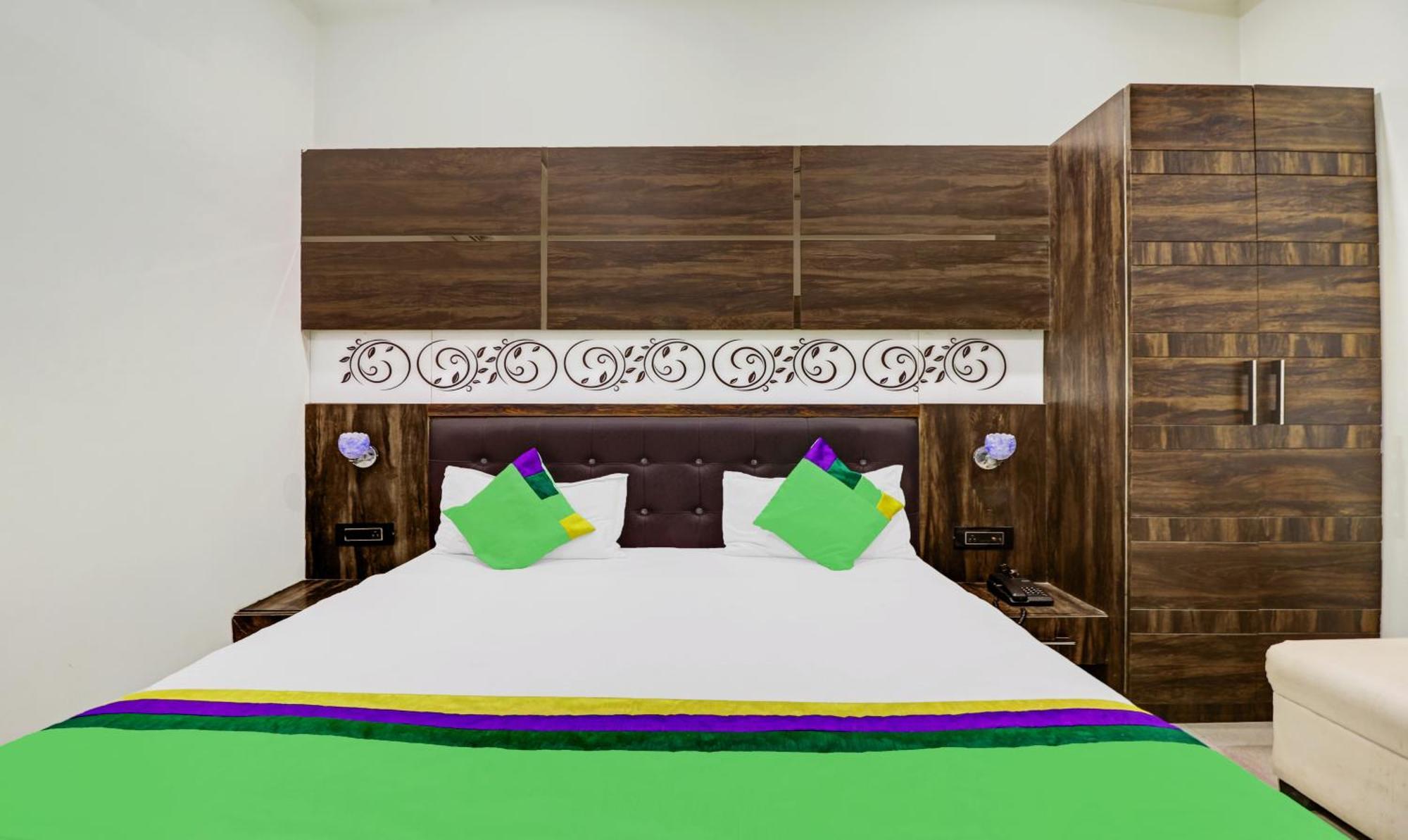 Itsy Hotels Anjali Mahal 500, Mtrs From Mathura Railway Station Экстерьер фото