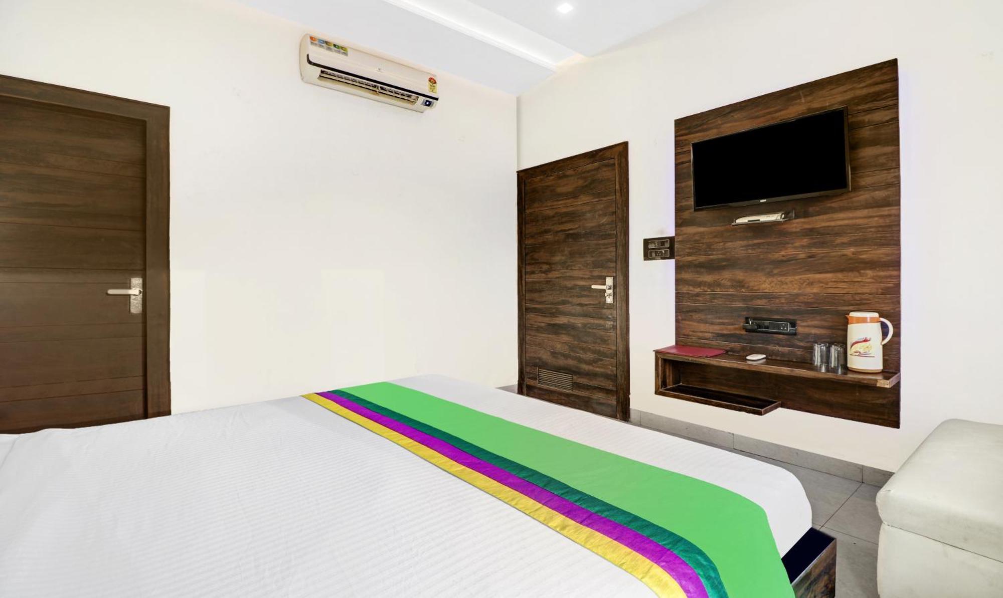 Itsy Hotels Anjali Mahal 500, Mtrs From Mathura Railway Station Экстерьер фото