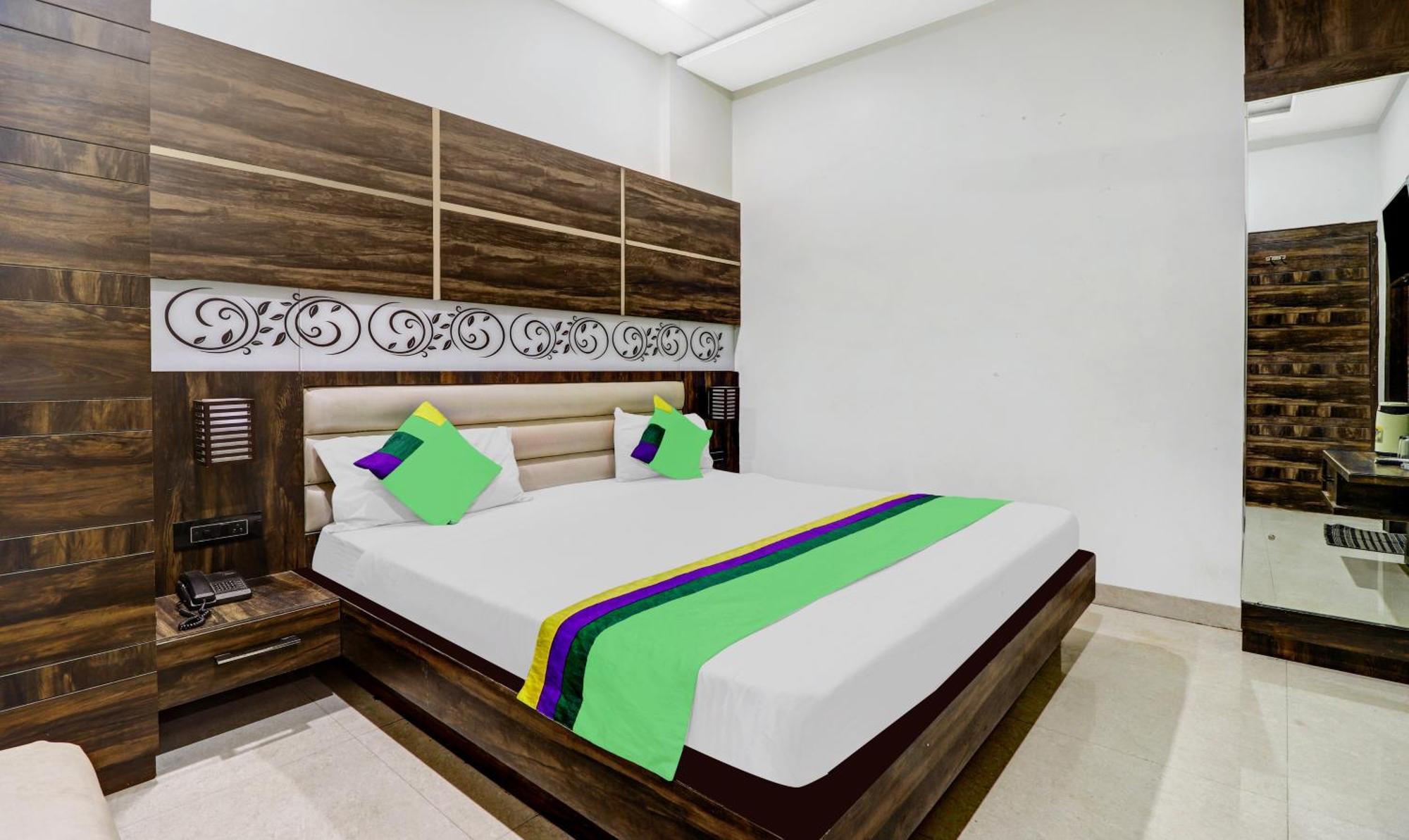 Itsy Hotels Anjali Mahal 500, Mtrs From Mathura Railway Station Экстерьер фото