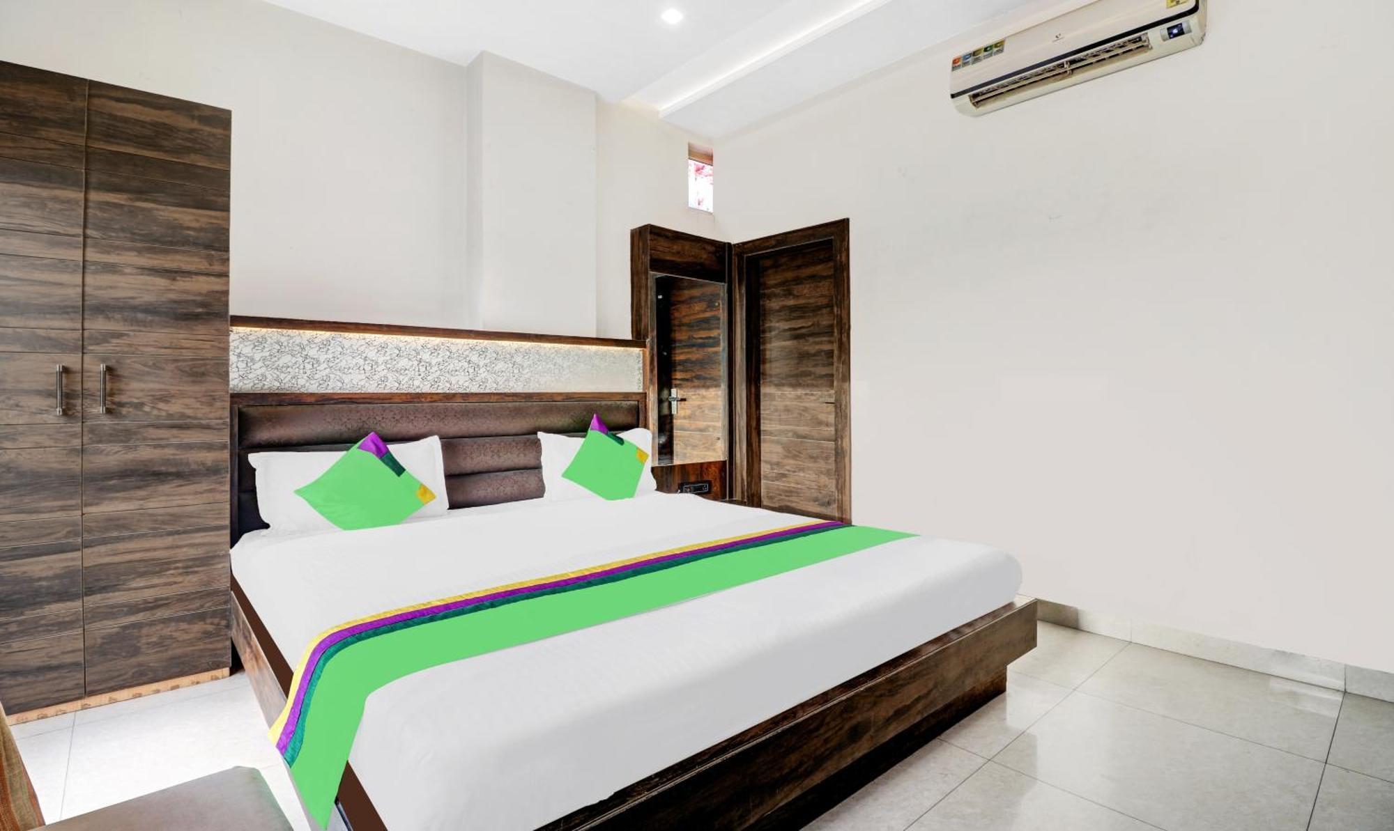 Itsy Hotels Anjali Mahal 500, Mtrs From Mathura Railway Station Экстерьер фото