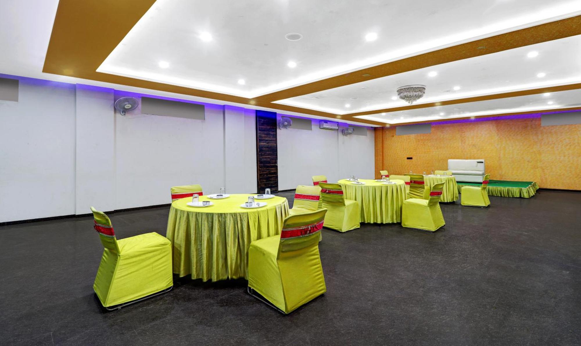 Itsy Hotels Anjali Mahal 500, Mtrs From Mathura Railway Station Экстерьер фото