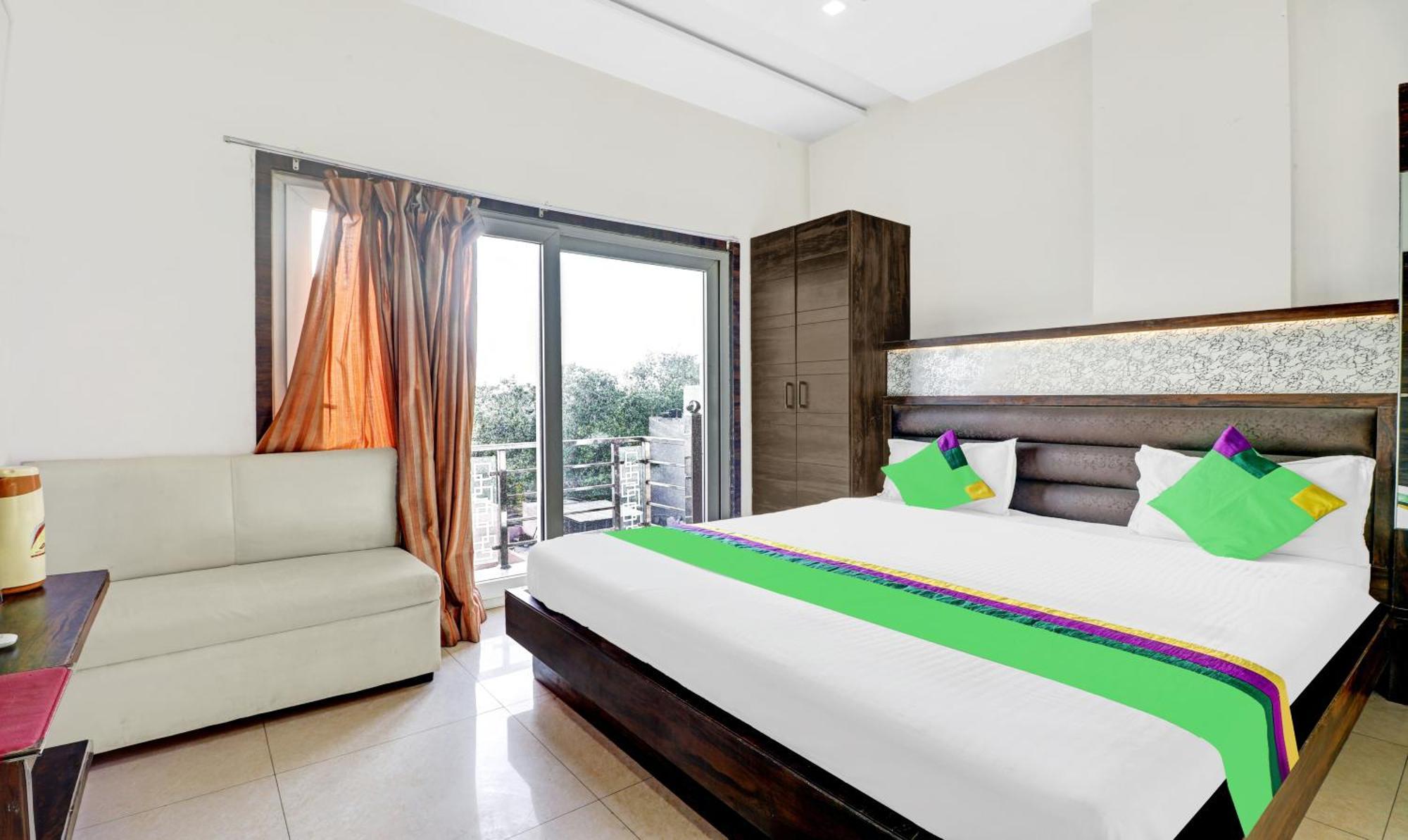 Itsy Hotels Anjali Mahal 500, Mtrs From Mathura Railway Station Экстерьер фото
