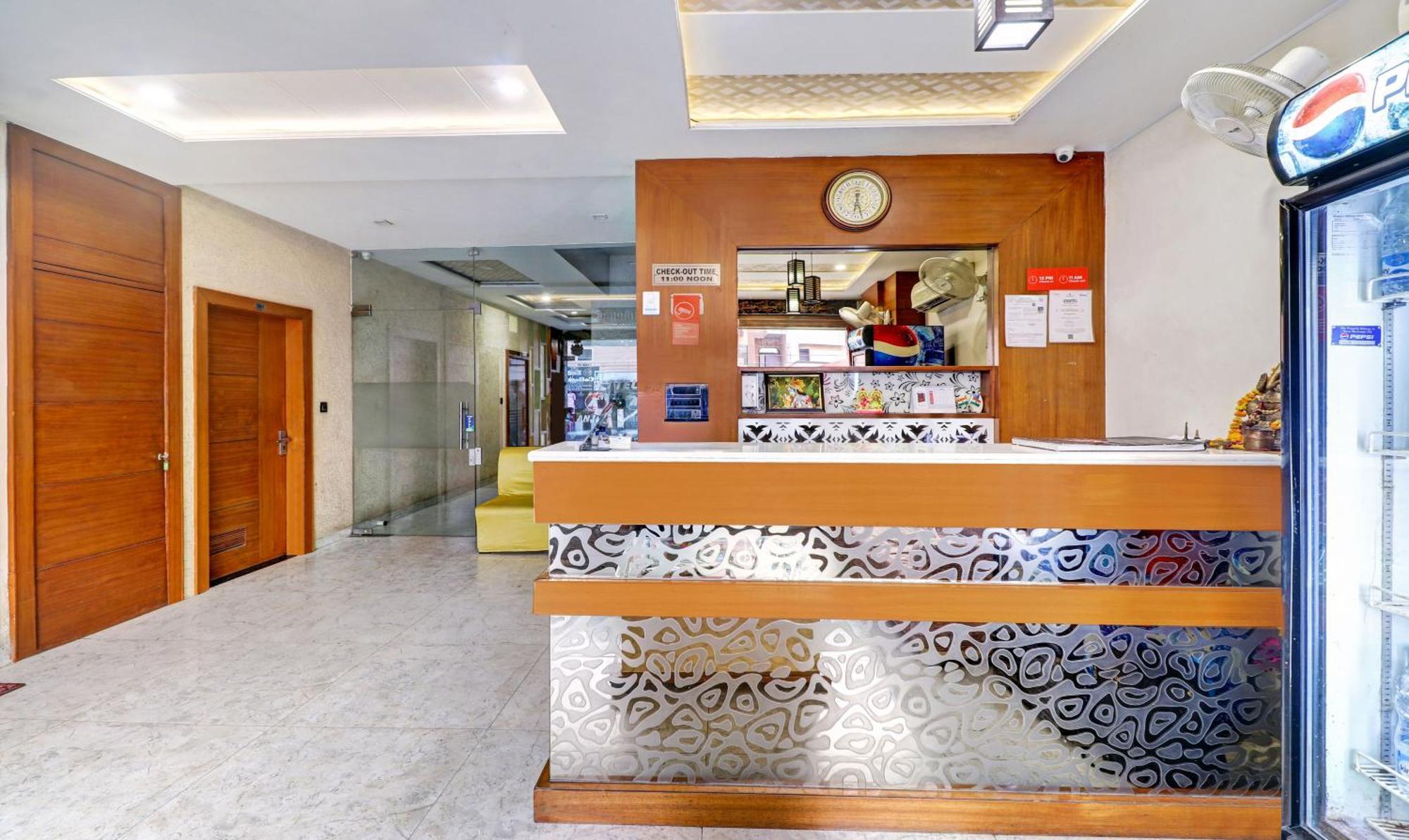 Itsy Hotels Anjali Mahal 500, Mtrs From Mathura Railway Station Экстерьер фото